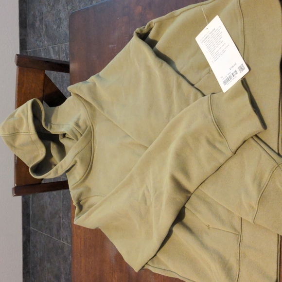 NWT Lululemon Loungeful Hoodie (10) - Picture 3 of 7